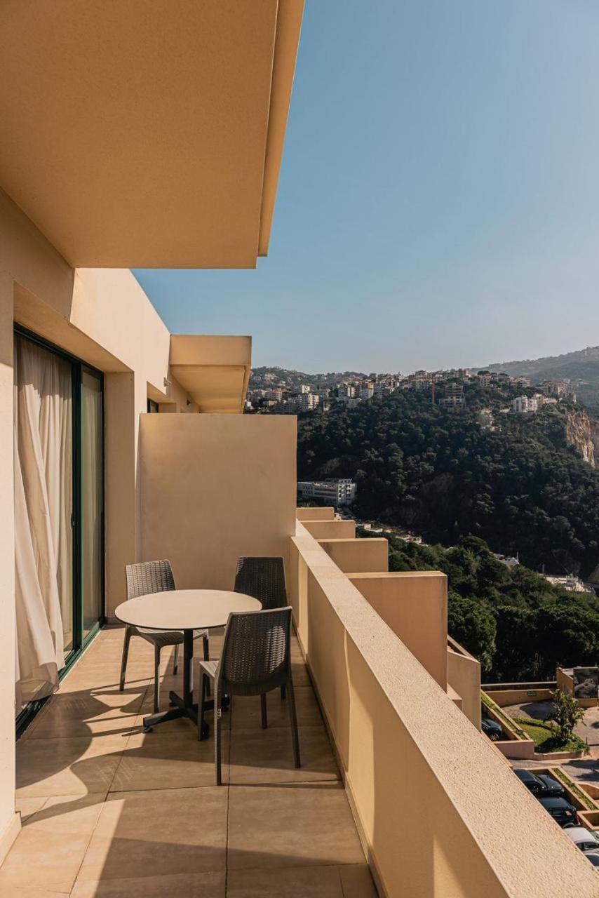 Resort Country & Beirut