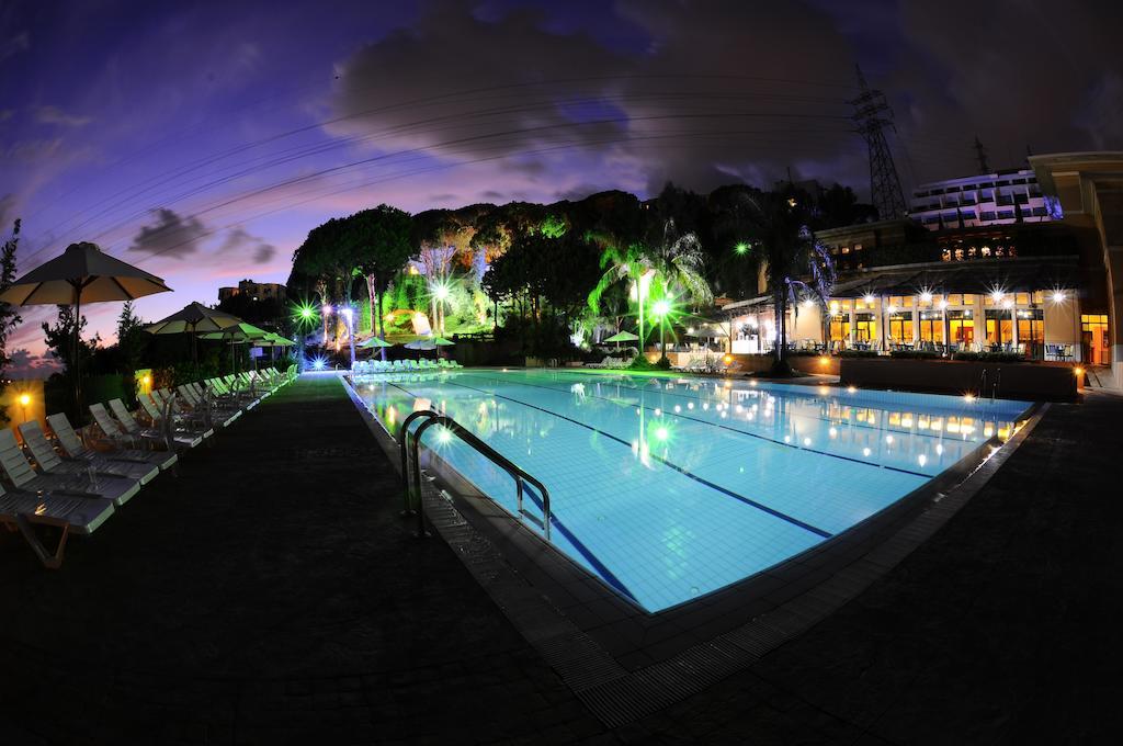 Country & Resort