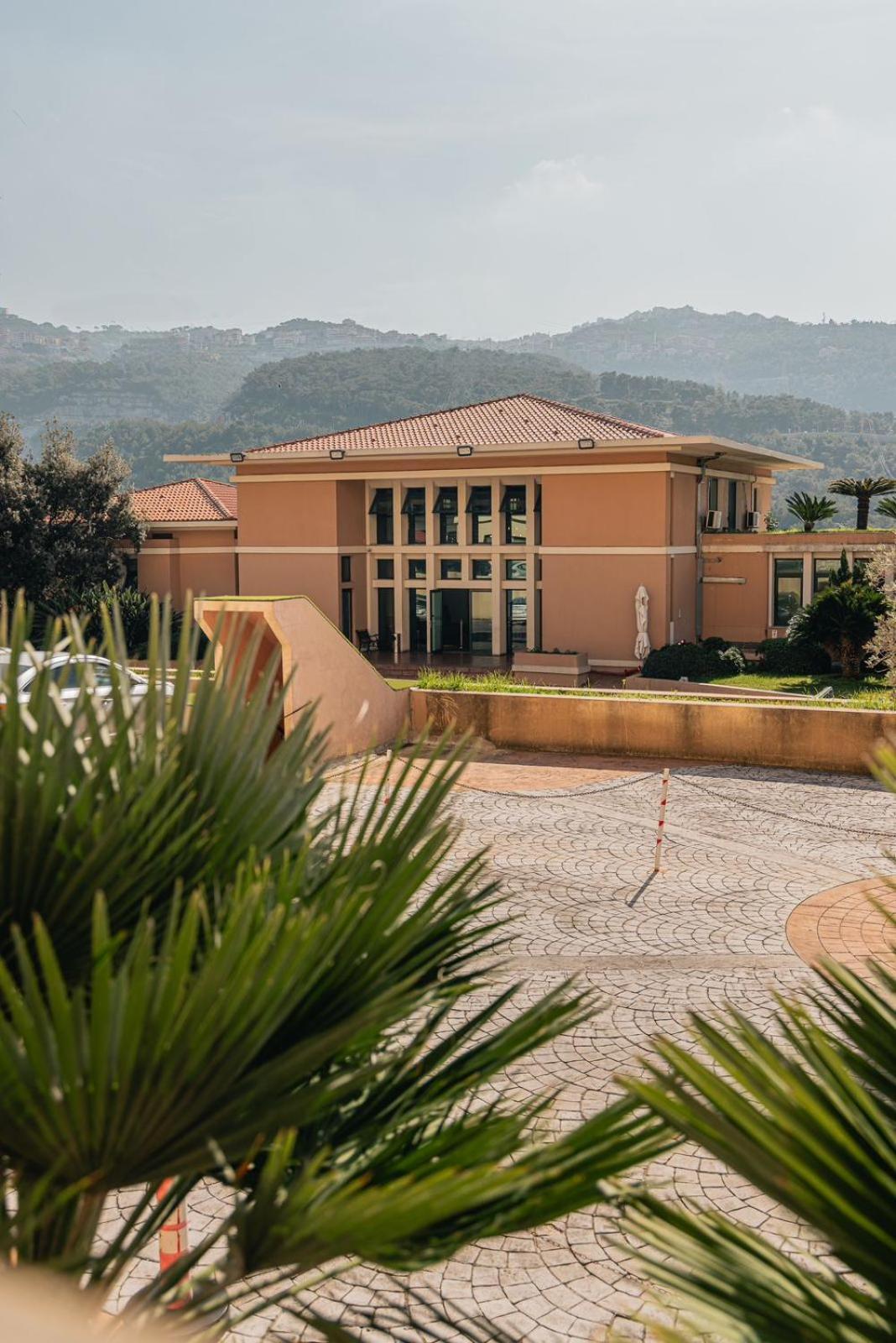 Country & 4* Beirut